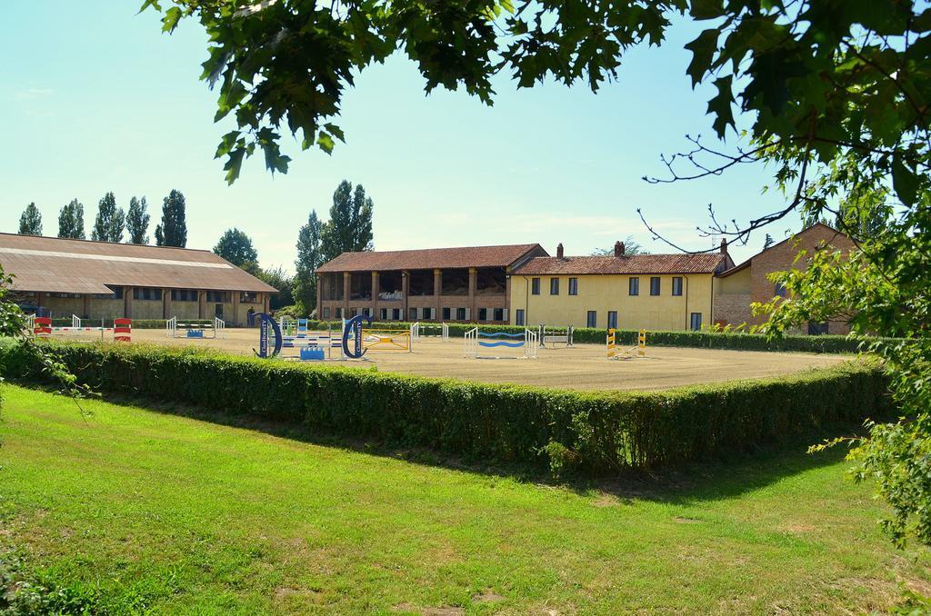 Agriturismo Borgo San Francesco Базильо Экстерьер фото